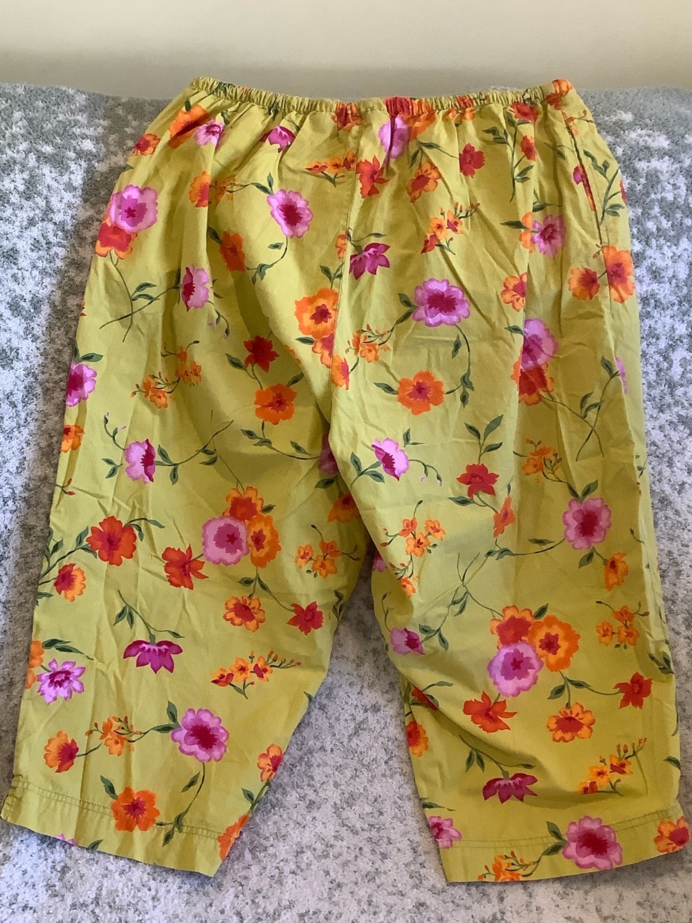 Bright Citrine with Pink & Yellow Floral Drawstring Capri Pants RS Plus Size 1X - Picture 10 of 16